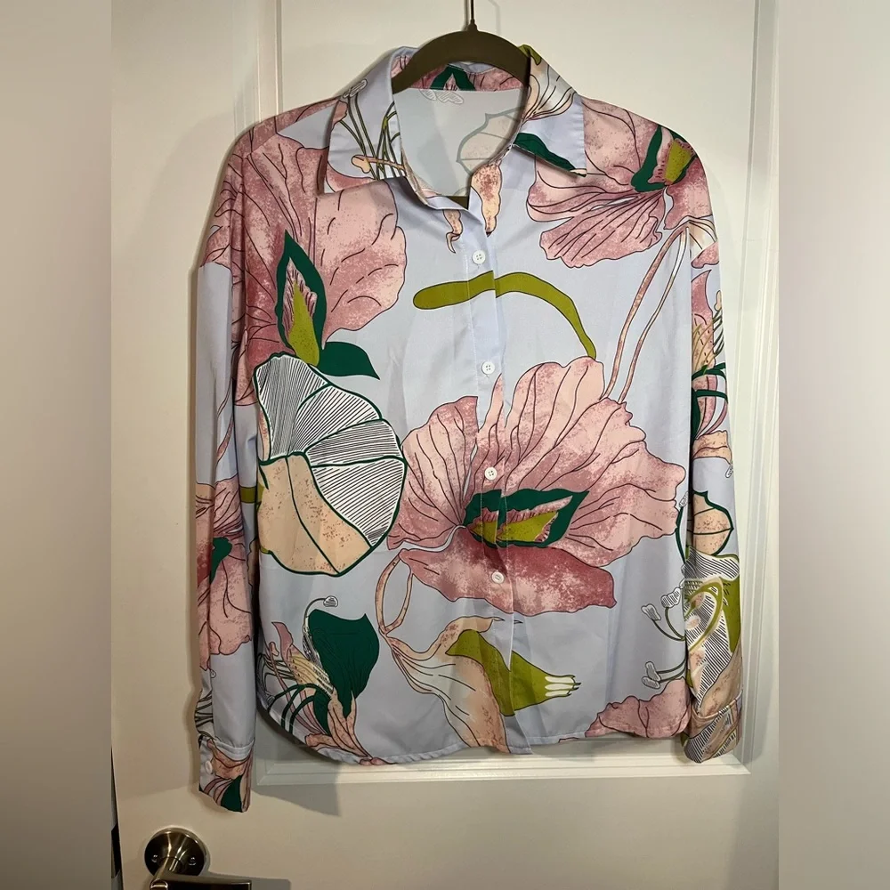SHEIN Silky Button Up Pink All Over Print Floral Collared Blouse Size Small - Picture 3 of 9